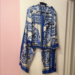 Zara Women's Blue and White Graphic Set